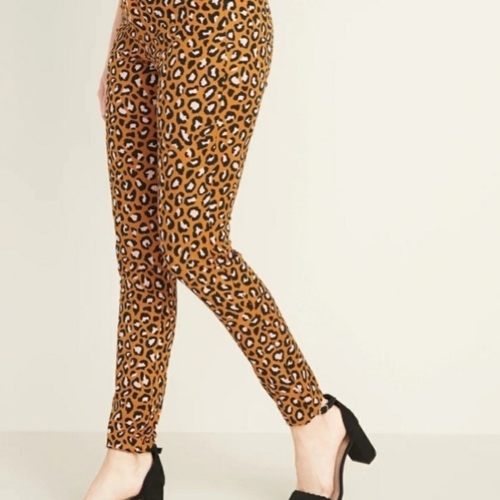 Old Navy Leopard Print Pixie Ankle Pants Size 4